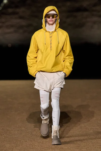 Look 19